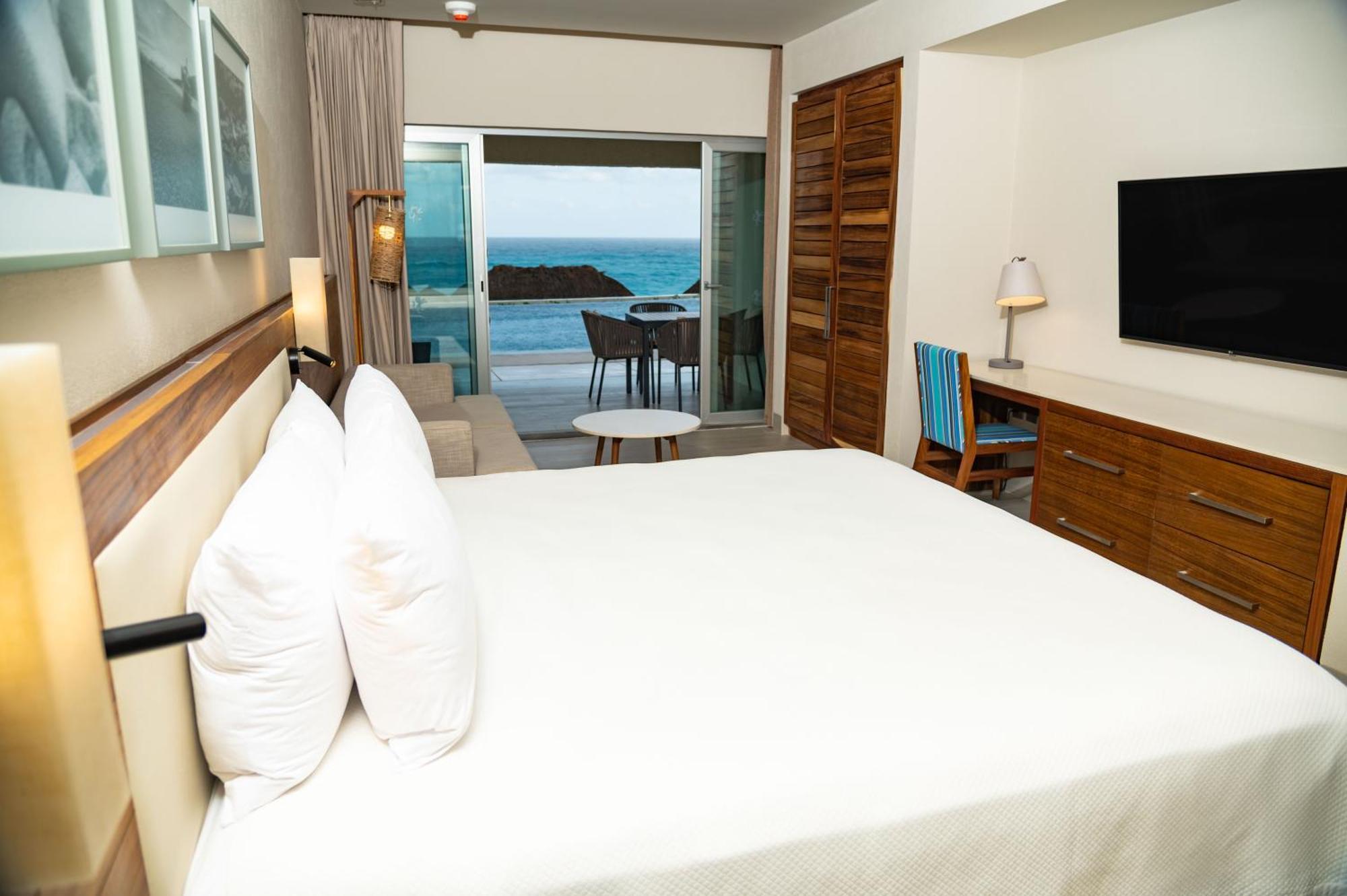 Swim Up Ocean Front King Adults Only